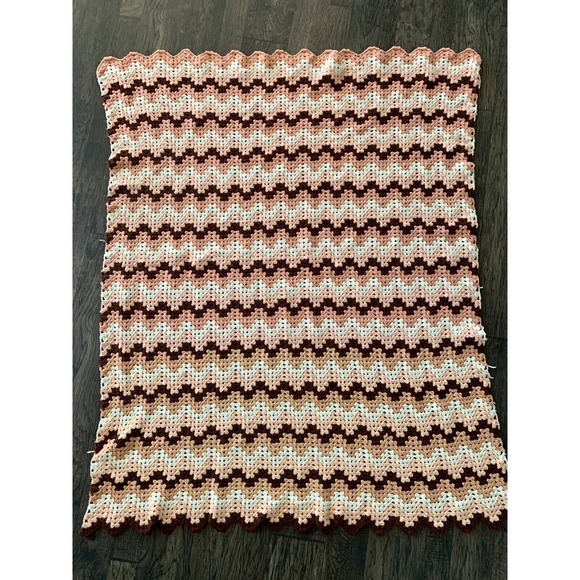 Vintage HANDMADE CROCHETED AFGAN‎ 70" X 55" CHEVRON PATTERN Peach Pink Brown - Picture 3 of 9